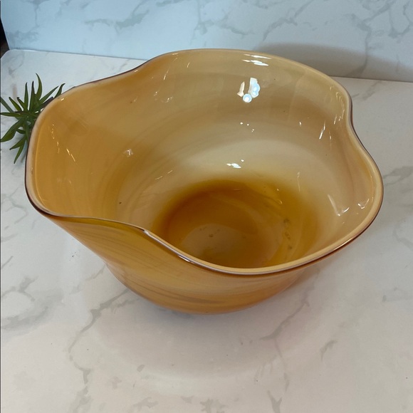 Beautiful Art Glass HandBlown Scalloped Edge Swirl Centerpiece Bowl Vase Tan - Picture 2 of 8
